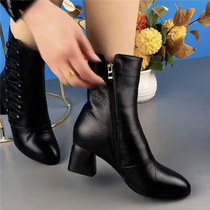 Élodie Lavin® | Elegante laarzen met knopen aan de zijkant